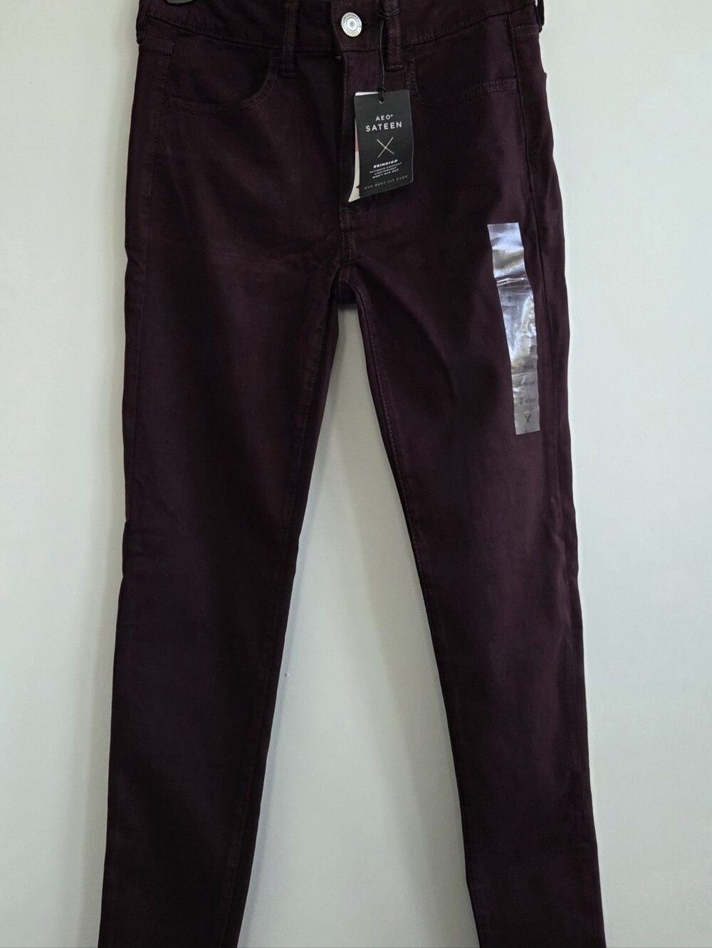 NWT American Eagle Outfitters Sateen Hi-Rise Jegging in Deep Plum, size 2